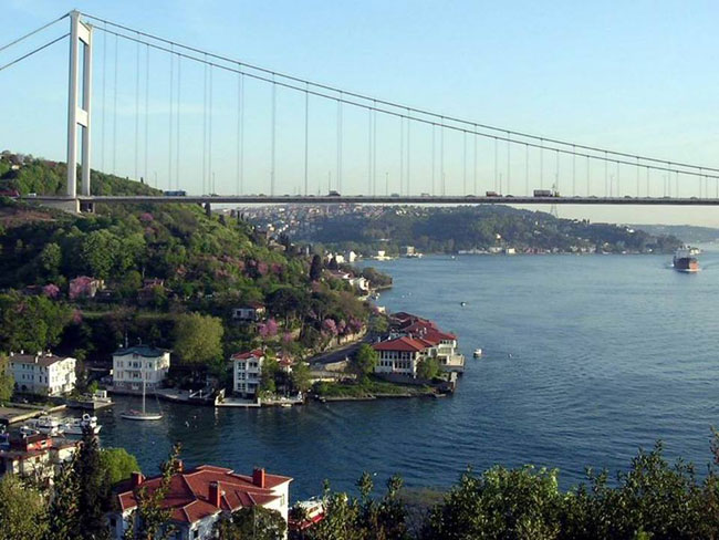 Istanbul : Bosphorus Sightseeing Boat Tour 2