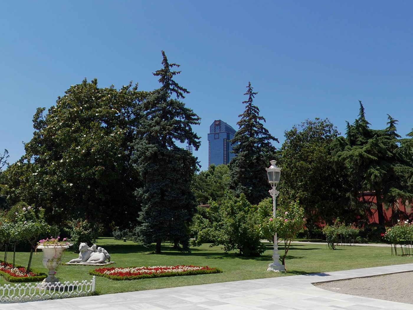 Dolmabahce Palace And Bezm-i Alem Tour 2