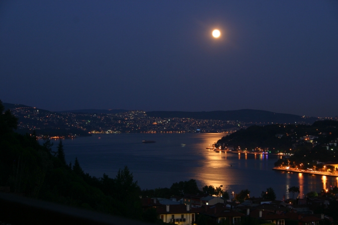 Moonlight Dinner Cruise